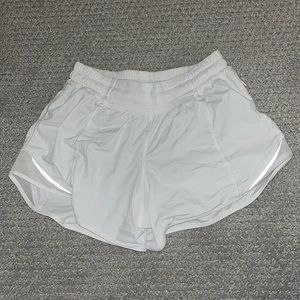 Lululemon 4” hotty hots in white